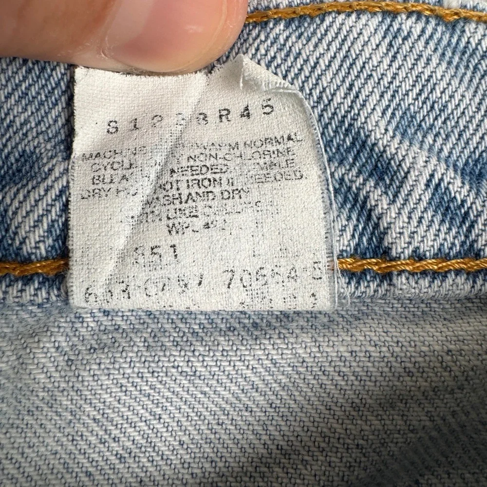 Thrashed Vintage Levis 550 Relaxed Fit Jeans Light Wash Made in USA W34 L36 90s